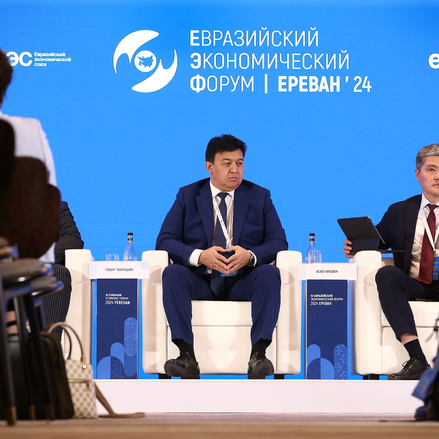 Цифровизироваться нельзя остановиться. Где ставим запятую?