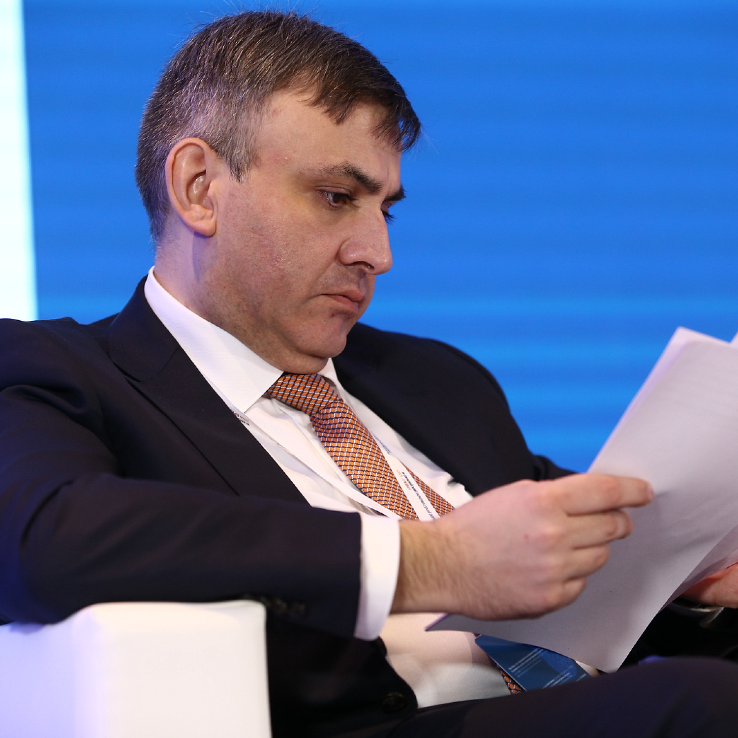Цифровизироваться нельзя остановиться. Где ставим запятую?