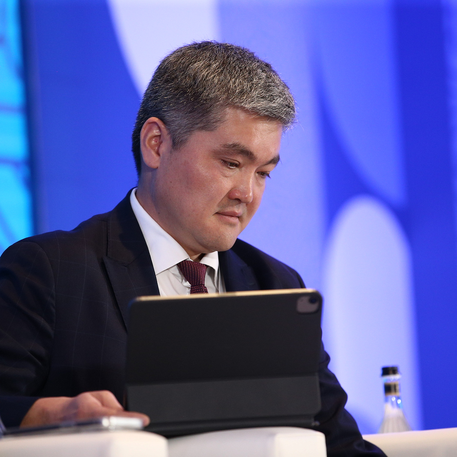 Цифровизироваться нельзя остановиться. Где ставим запятую?