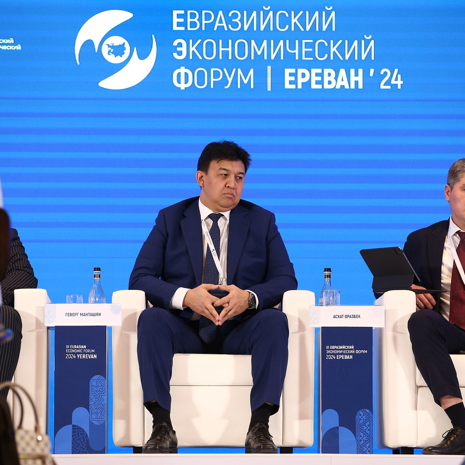 Цифровизироваться нельзя остановиться. Где ставим запятую?