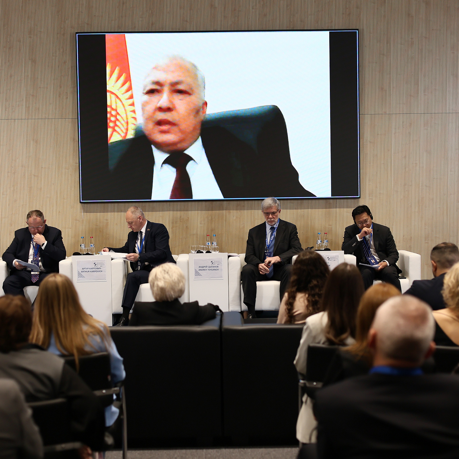 Современная конкурентная политика: вызовы и перспективы