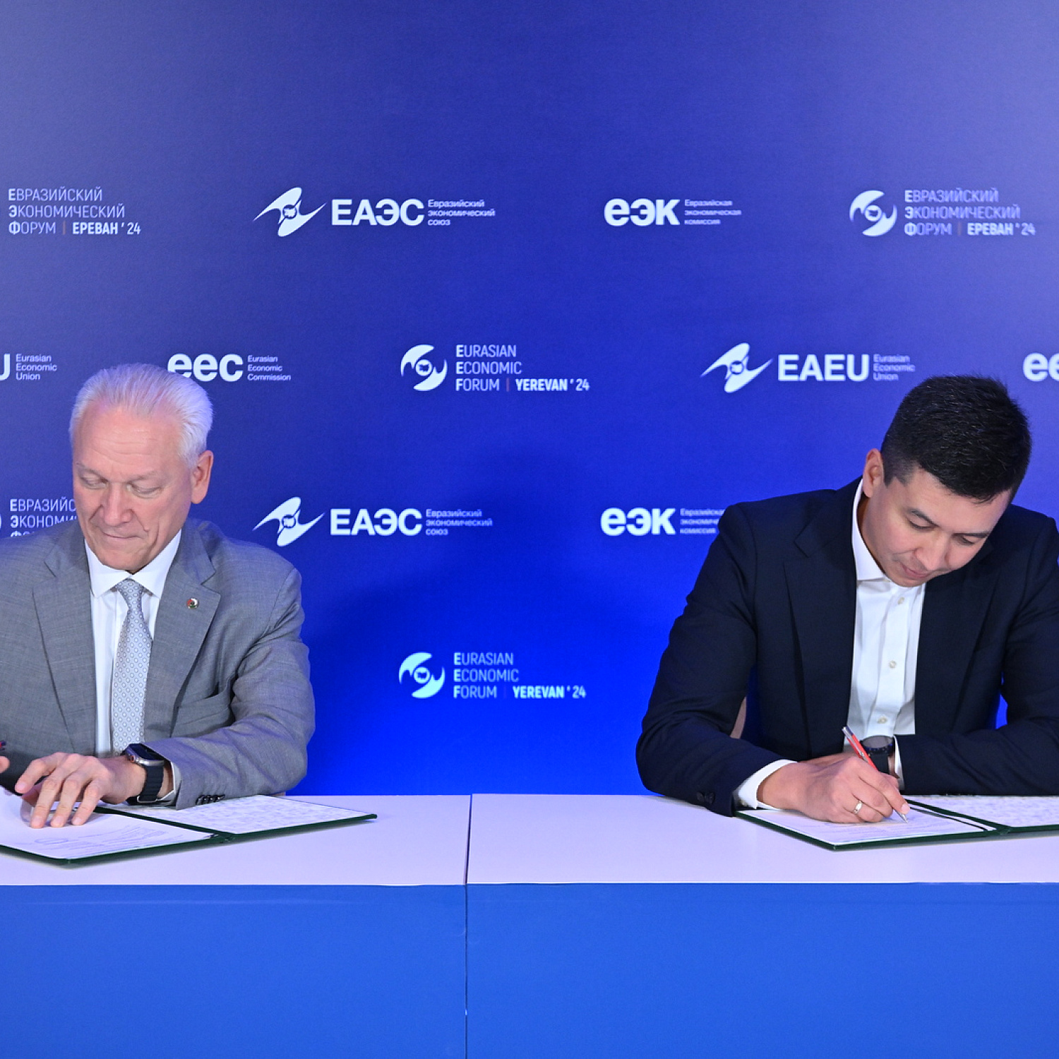 Церемония подписания документов в рамках ЕЭФ-2024