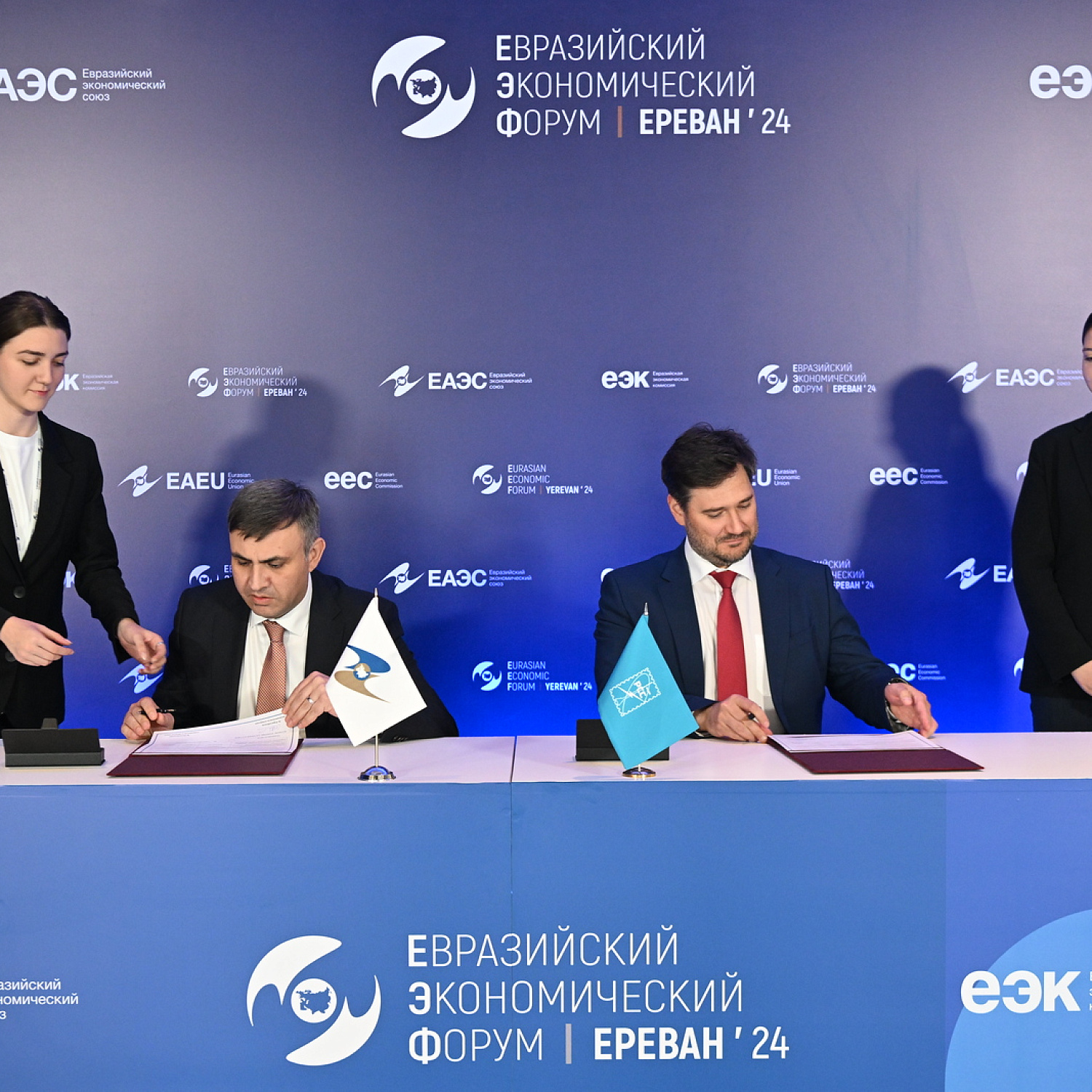 Церемония подписания документов в рамках ЕЭФ-2024