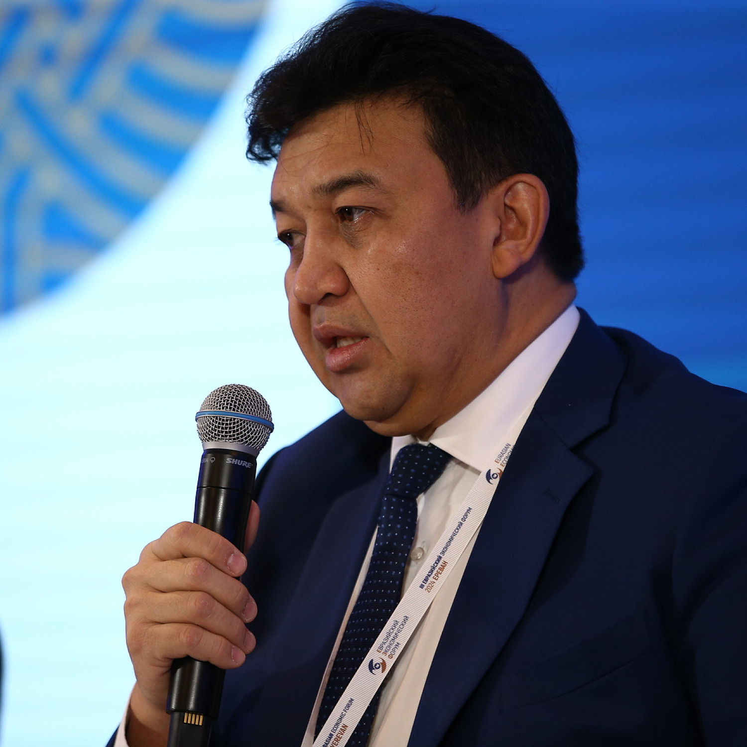 Цифровизироваться нельзя остановиться. Где ставим запятую?