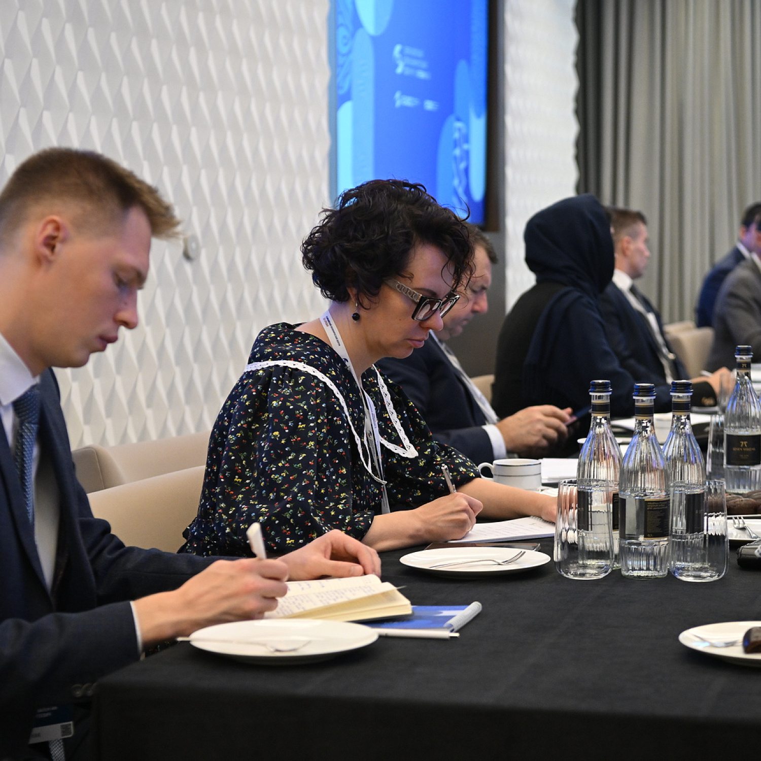 Зал В2В