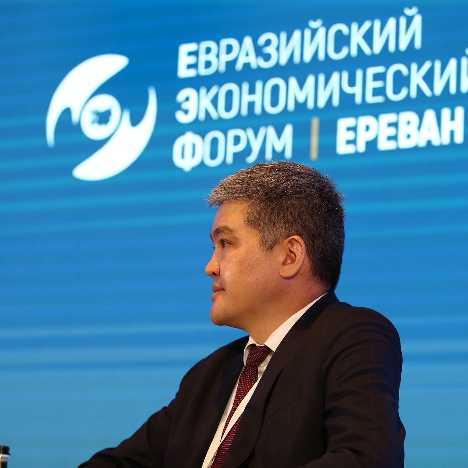 Цифровизироваться нельзя остановиться. Где ставим запятую?