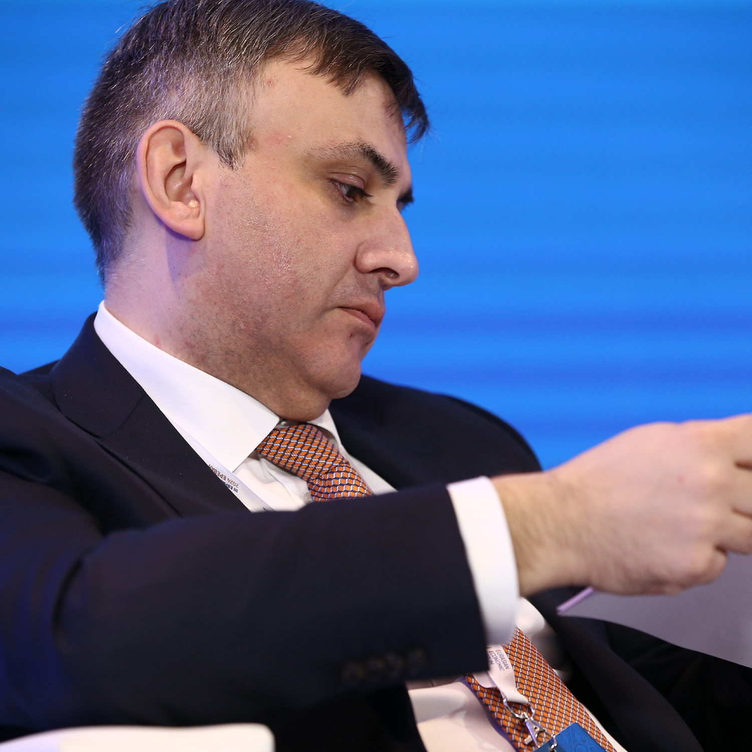 Цифровизироваться нельзя остановиться. Где ставим запятую?