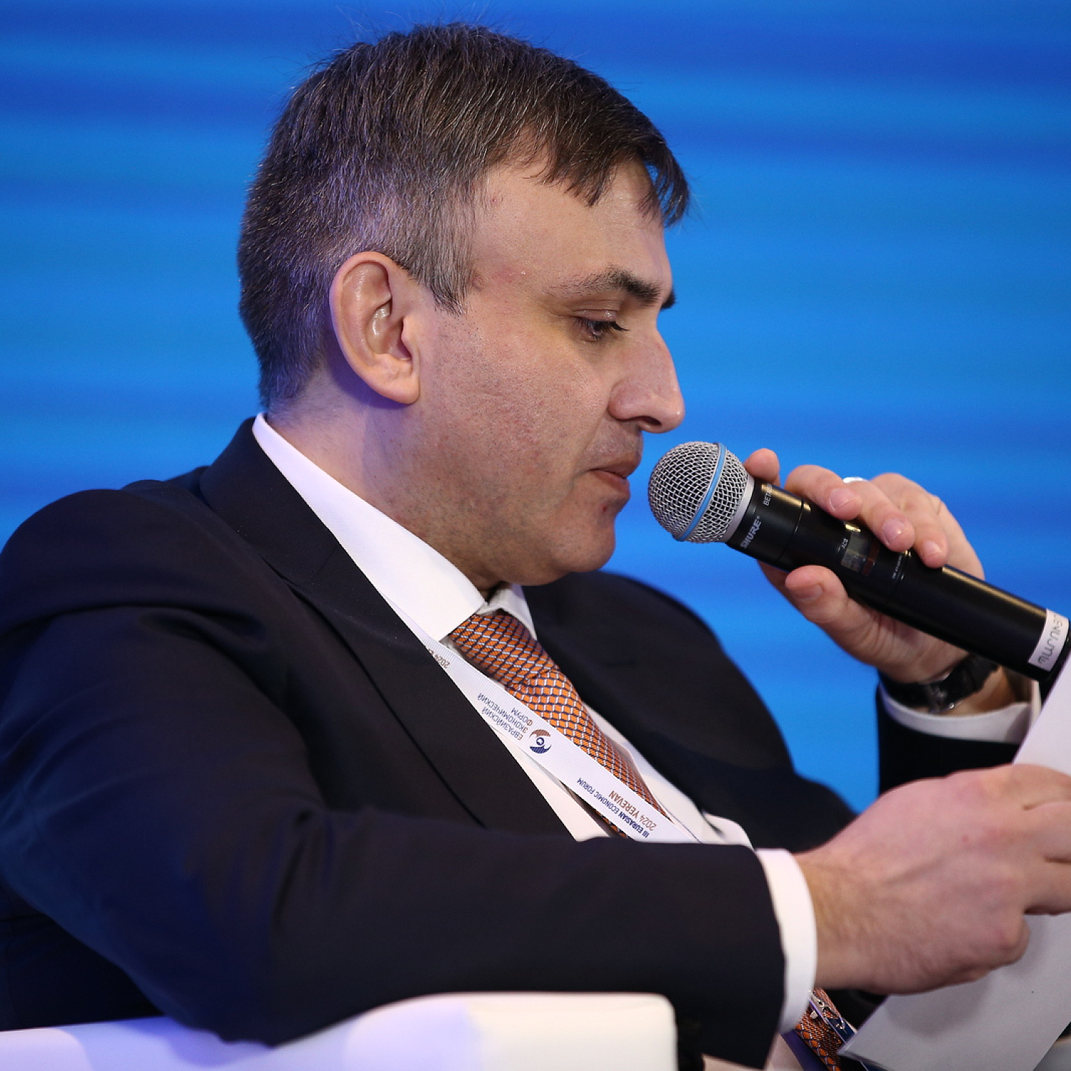 Цифровизироваться нельзя остановиться. Где ставим запятую?